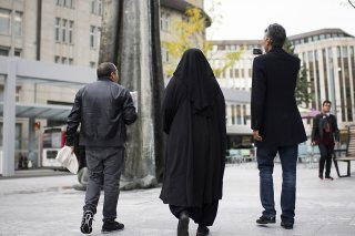 Le National est d'accord avec la loi fédérale dite "anti-burqa". Il devrait être interdit de se dissimuler le visage en public (illustration).